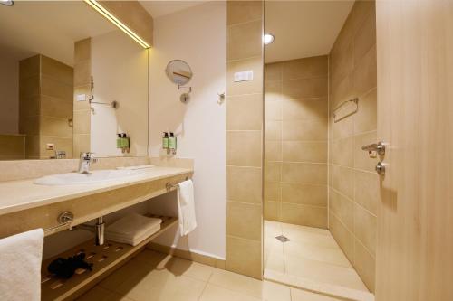 Double Deluxe Room Sea View image 1