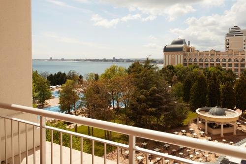 Double Deluxe Room Sea View image 3
