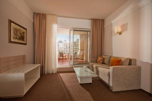 Double Deluxe Room Sea View image 4