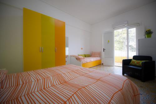 1 queen bed, 2 sofa beds