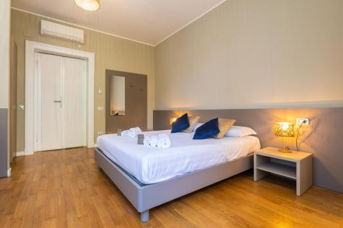 Martini Suite - image 5