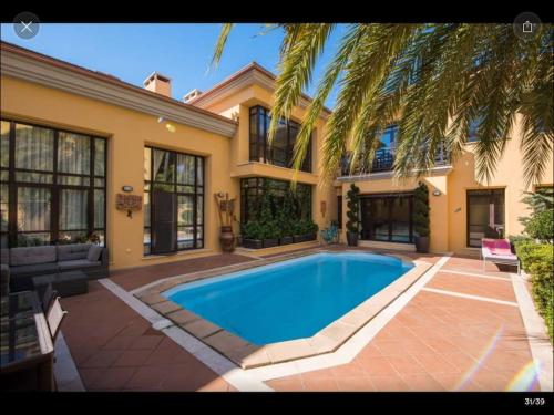 Luxury Villa On Mistral Beach, Puerto Banus. - Accommodation - Marbella