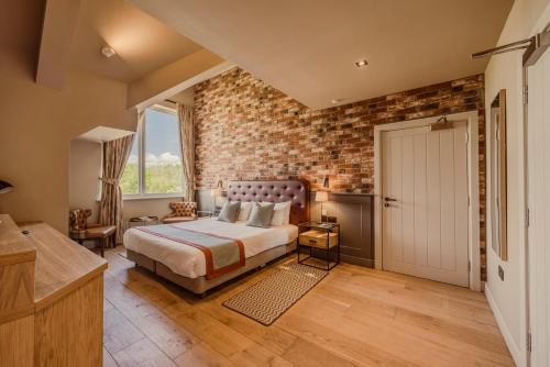 Sandburn Hall - image 9