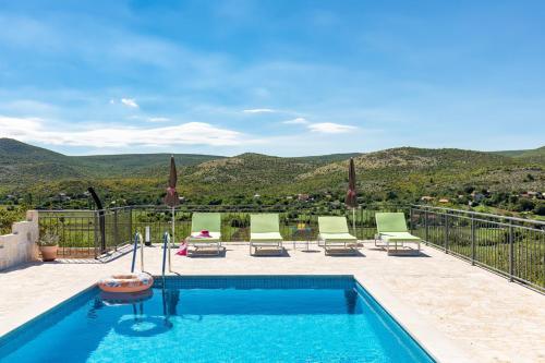 Luxury villa Lela, with the pool