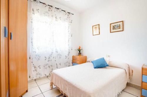 Room in Farmhouse - private double room in country house with pool, Seville