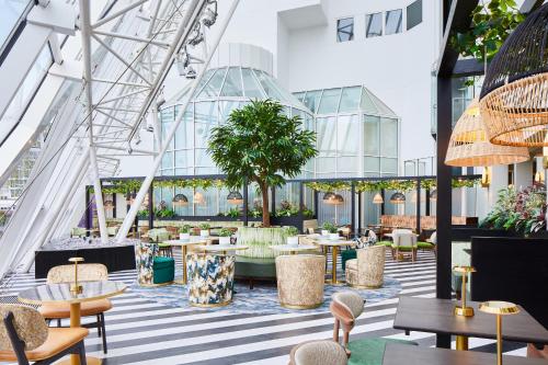 Bar/Lounge, Leonardo Hotel Southampton Grand Harbour in Southampton