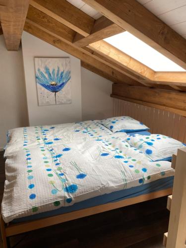 1 king bed, 2 twin beds, 1 sofa bed