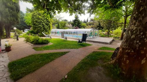 Maison d'une chambre avec piscine partagee jardin amenage et wifi a Le Thor