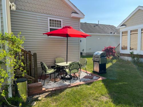 Wells Cottage with Resort Amenities - 1 Mile to Beach!