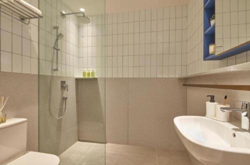 Bathroom, Coliwoo apartment in Clementi
