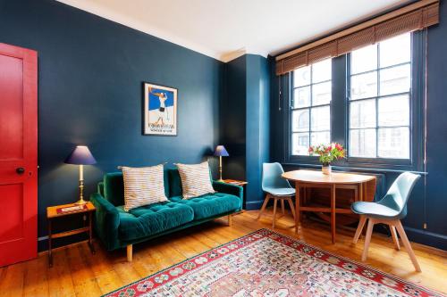 Veeve - Hoxton Hideaway - image 3