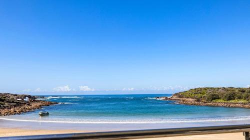 Sails on the Beachfront - Exclusive Seaside Home in วันไมล์บีช