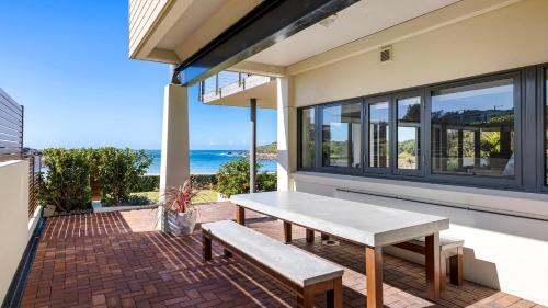 Sails on the Beachfront - Exclusive Seaside Home in วันไมล์บีช