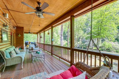 Private Cartecay River Home w/ Hot Tub & Game Room in 東亞利晶 (GA)