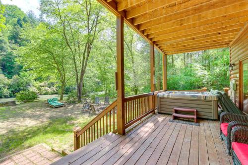 Private Cartecay River Home w/ Hot Tub & Game Room in 東亞利晶 (GA)