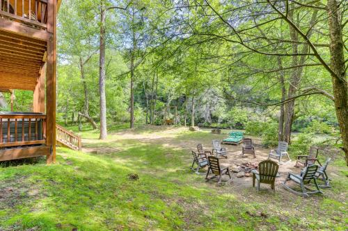 Private Cartecay River Home w/ Hot Tub & Game Room in 東亞利晶 (GA)