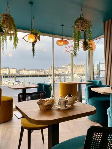 อาหารและเครื่องดื่ม, Ambassadeur Hotel - Cherbourg Port de Plaisance in แชบูร์ก-ออคเตอวีล