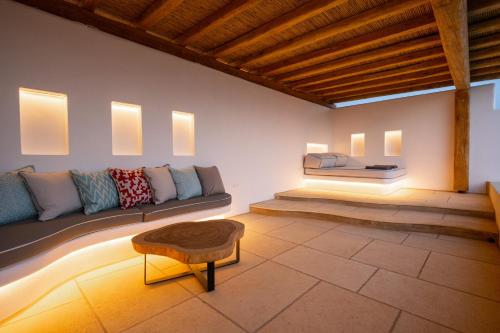 Anna Platanou Suites in Pounta / Sotires