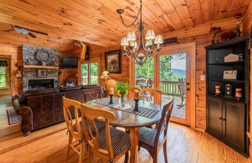 Heaven Sent - Spacious Family Cabin on Lake Nantahala in Topton, USA