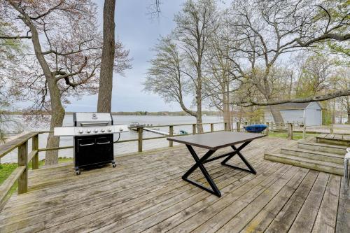 Delton Vacation Rental with On-Site Lake Access!