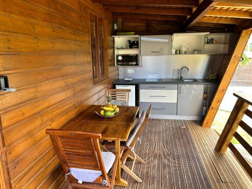 Kitchen, Gites Hotel Couleur Caraibes in Bouillante