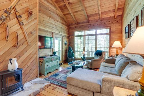 B&B Blue Ridge - Secluded Mountain Escape with Game Room and Fire Pit! - Bed and Breakfast Blue Ridge