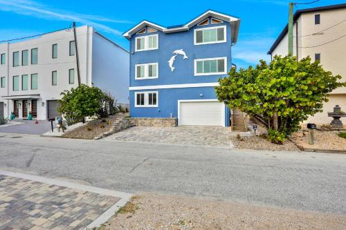 Dolphin House On The Beach in New Smyrna Beach, USA