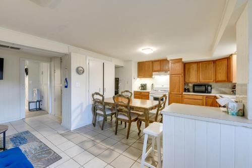 Cabana Breeze Rockport Rental 2 Blocks to Bay! in Rockport, USA