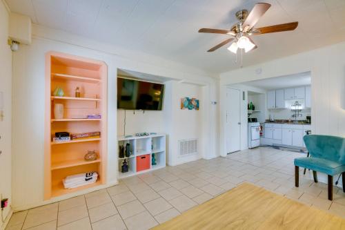 Beautiful Rockport Townhome - Walk to Aransas Bay! in Rockport, USA