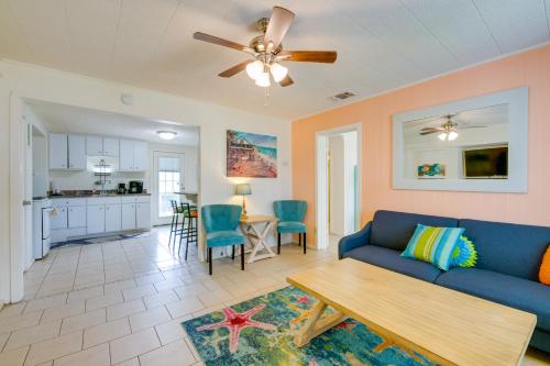Beautiful Rockport Townhome - Walk to Aransas Bay! in Rockport, USA