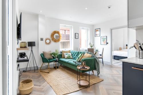 Livestay-Modern Apartments in Romford near Elizabeth Line - Romford