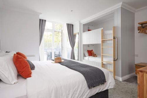 Shanklin Villa Apartments - image 11