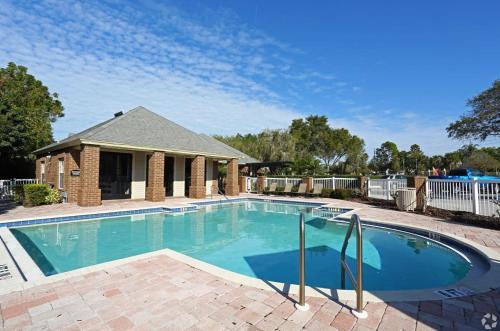 Sunny 2BR with Balcony and Gym