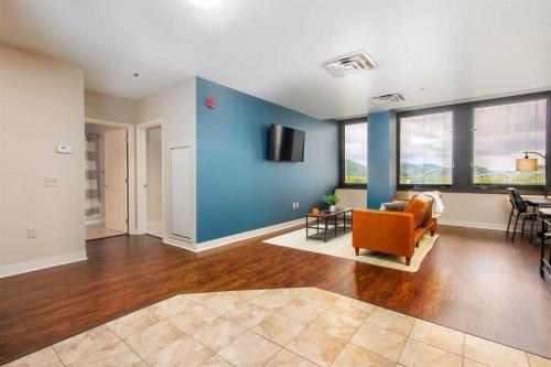 Sweeping Stadium Views 24-7 Valet Gym Lounge Roku in Pittsburgh, USA