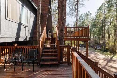 Charming Cabin in Pine with Fire Pit and Hot Tub!
