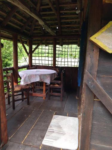 Balkons/terase, Mikin vajat i ribnjak Korenita, Loznica in Korenita