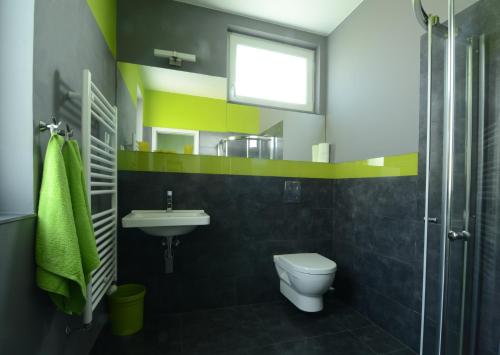 Twin Room image 4
