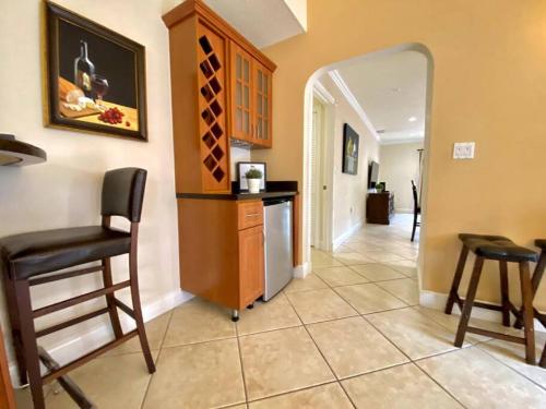 Tropical Oasis home w Community Pool great area in Sunset