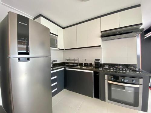 Kitchen, 100m Praia Pitangueiras 3Q com Ar Churrasqueira 2 Vagas LP20 in Pitangueiras