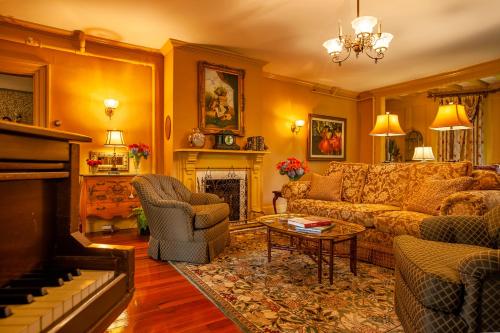 Ivy Lodge - image 13