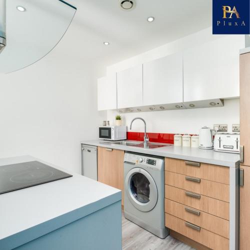 Pluxa Vivid Veranda Beautiful City Centre Apartment with free parking, Бирмингем (фото 8)