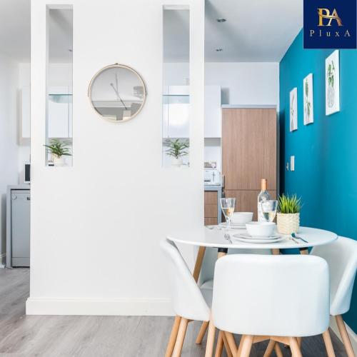 Pluxa Vivid Veranda Beautiful City Centre Apartment with free parking, Бирмингем (фото 10)