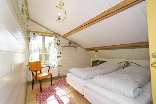 2 twin beds