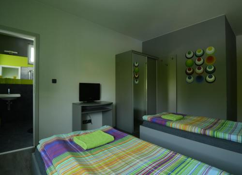 Twin Room image 3