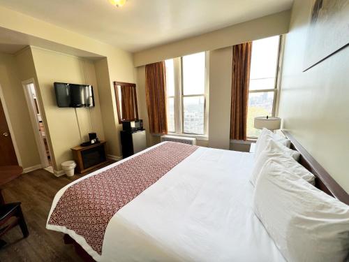 Lenox Hotel and Suites in Buffalo, USA