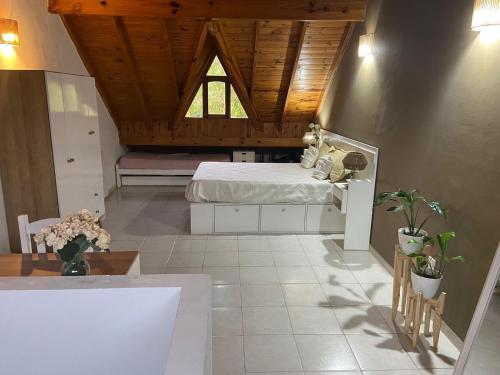HABITACION CON CAMA DOBLE EN VILLA ADELINA