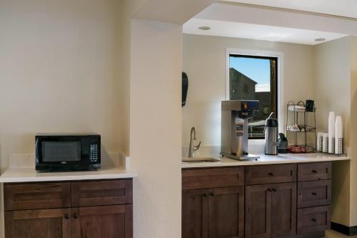 Red Roof Inn Denver - image 10