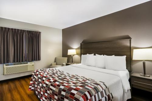 Red Roof Inn Denver - image 6