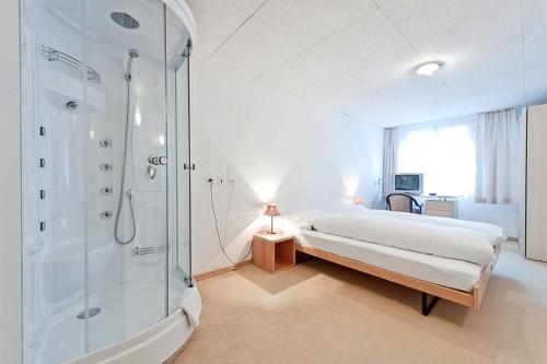 Twin room, shared bathroom