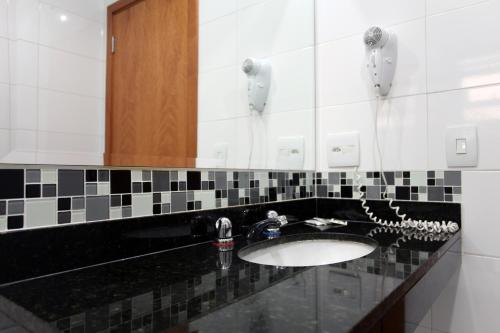 Standard Double Room image 6